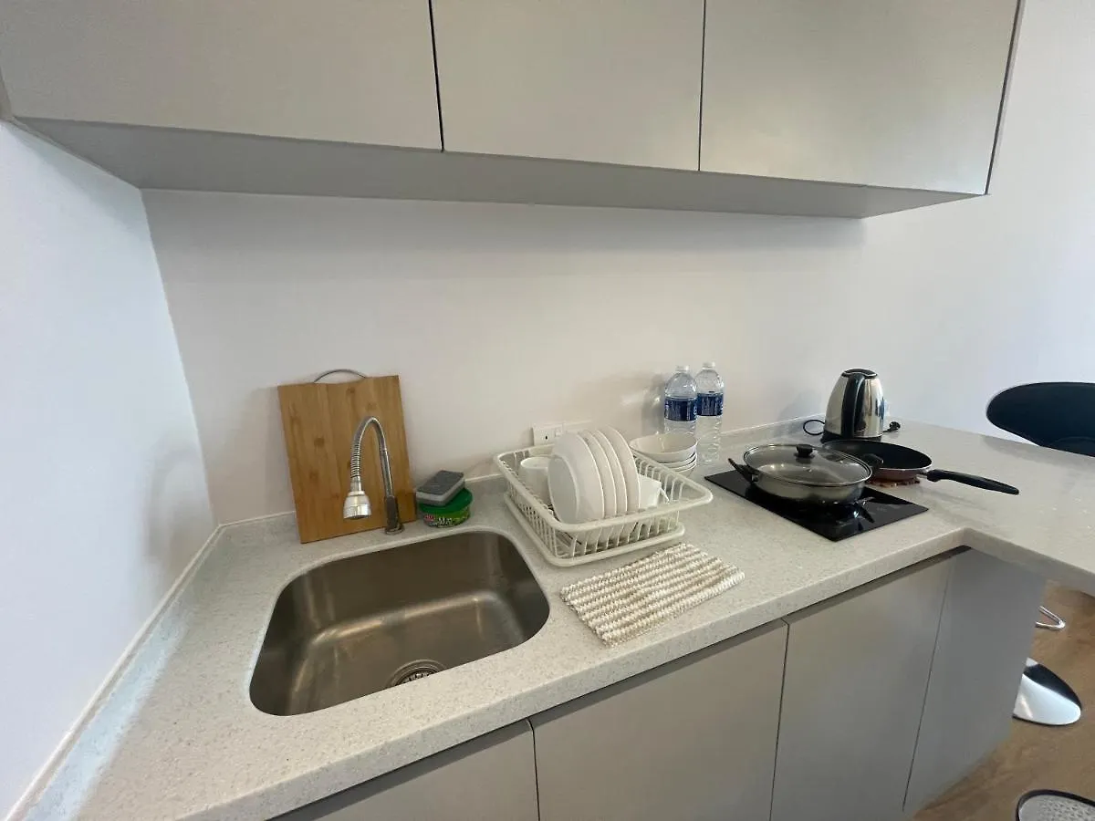 Aru Suites Homestay Wifi,Carpark,24H Check In,Water Filter By R2 Residence Kota Kinabalu 0*,
