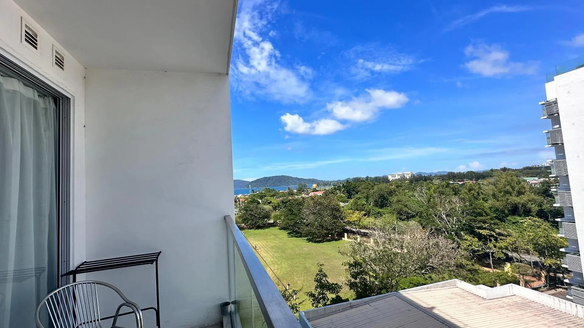 Aru Suites Homestay Wifi,Carpark,24H Check In,Water Filter By R2 Residence Kota Kinabalu 0*,