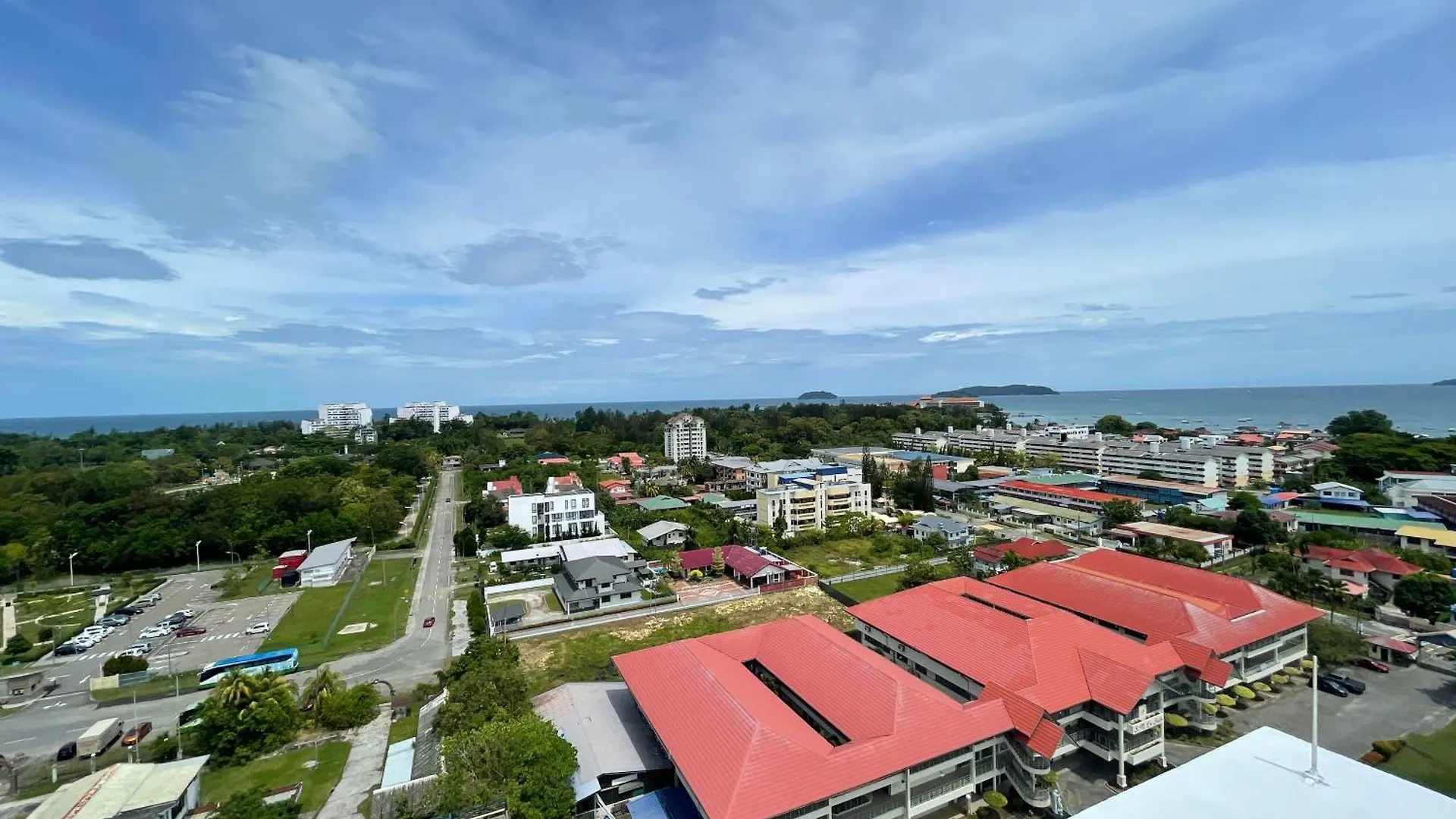 Aru Suites Homestay Wifi,Carpark,24H Check In,Water Filter By R2 Residence Kota Kinabalu Malaysia